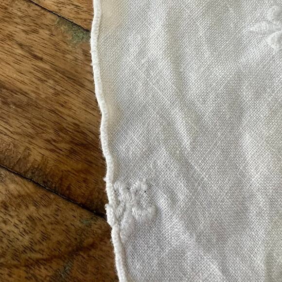 Vintage White Fleur De Lis Embroidered Linen Tablecloth Oval 58" x 90” - Picture 7 of 10